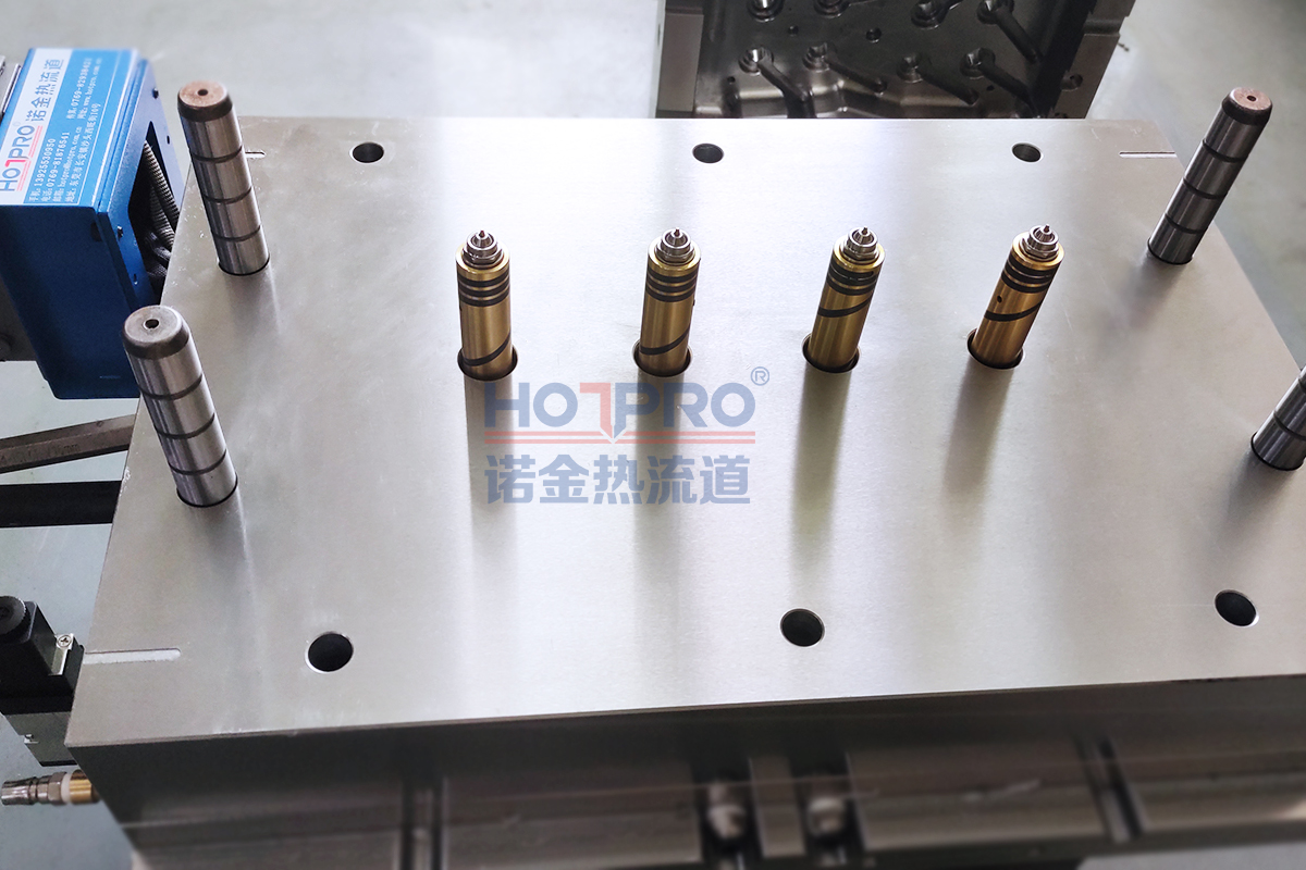 1出4  针阀式热半模系统