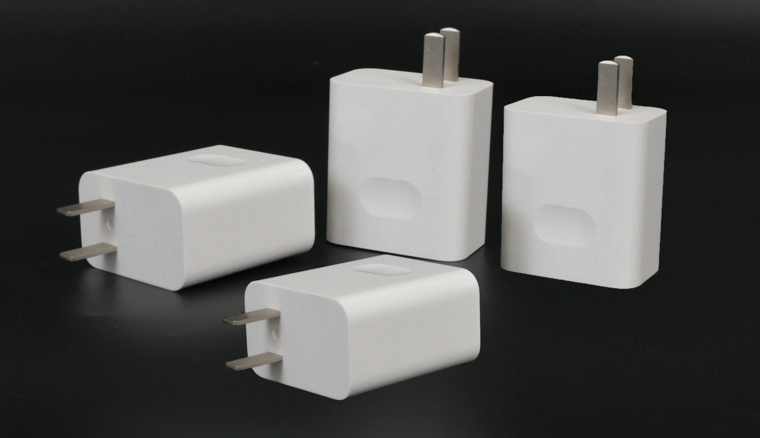 热流道在手机（jī）充电（diàn）器中的应用案例